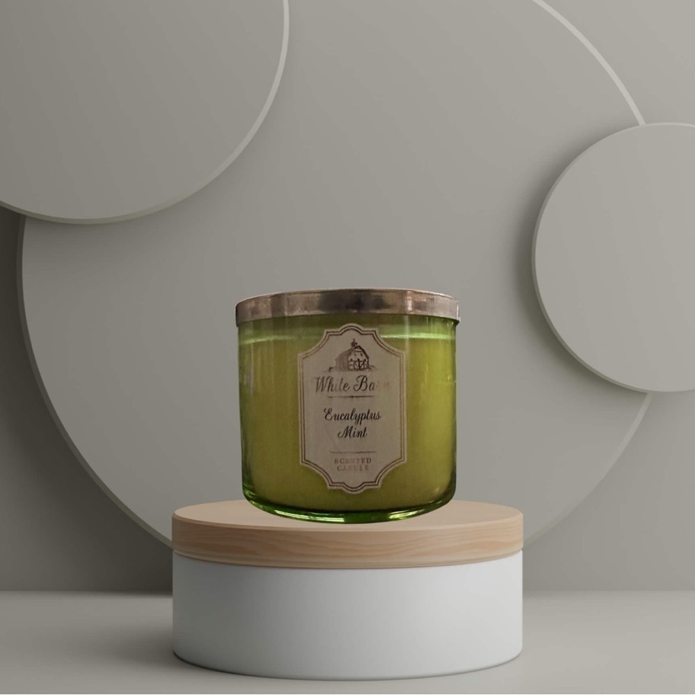 Bath & Body Works White Barn Eucalyptus And Mint Scented 3 Wick 14.5oz Candle